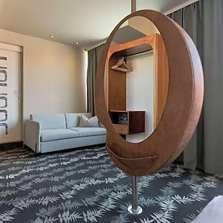 Cocoon Stachus 3*