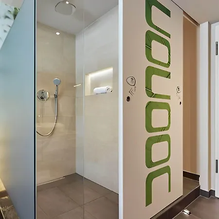 Cocoon Stachus מלון